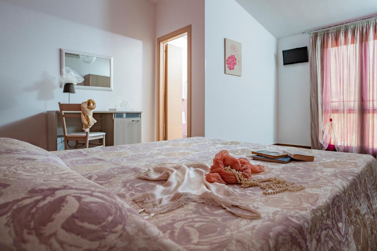B&B Pietre Preziose Castelluzzo Bagian luar foto