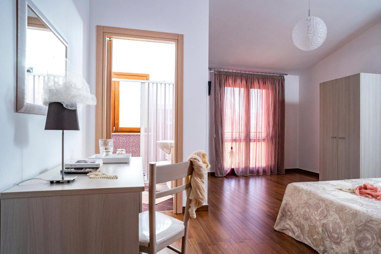 B&B Pietre Preziose Castelluzzo Bagian luar foto