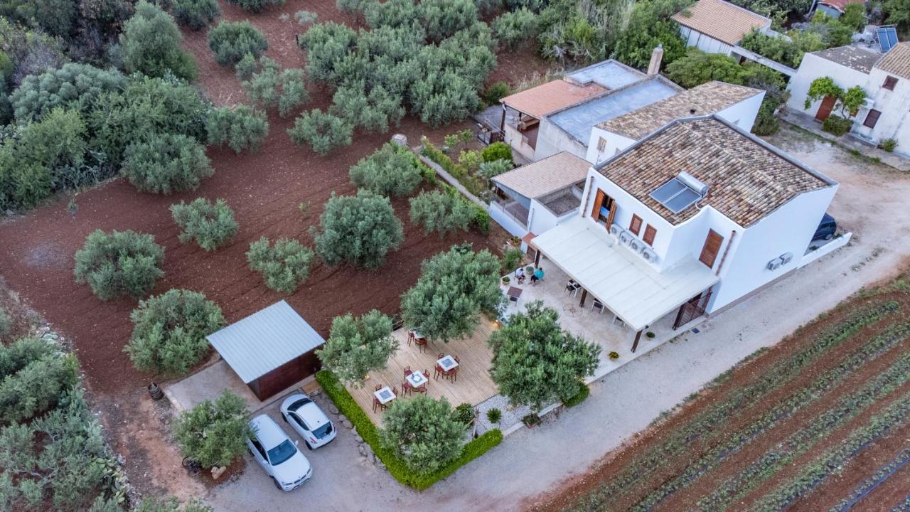 B&B Pietre Preziose Castelluzzo Bagian luar foto